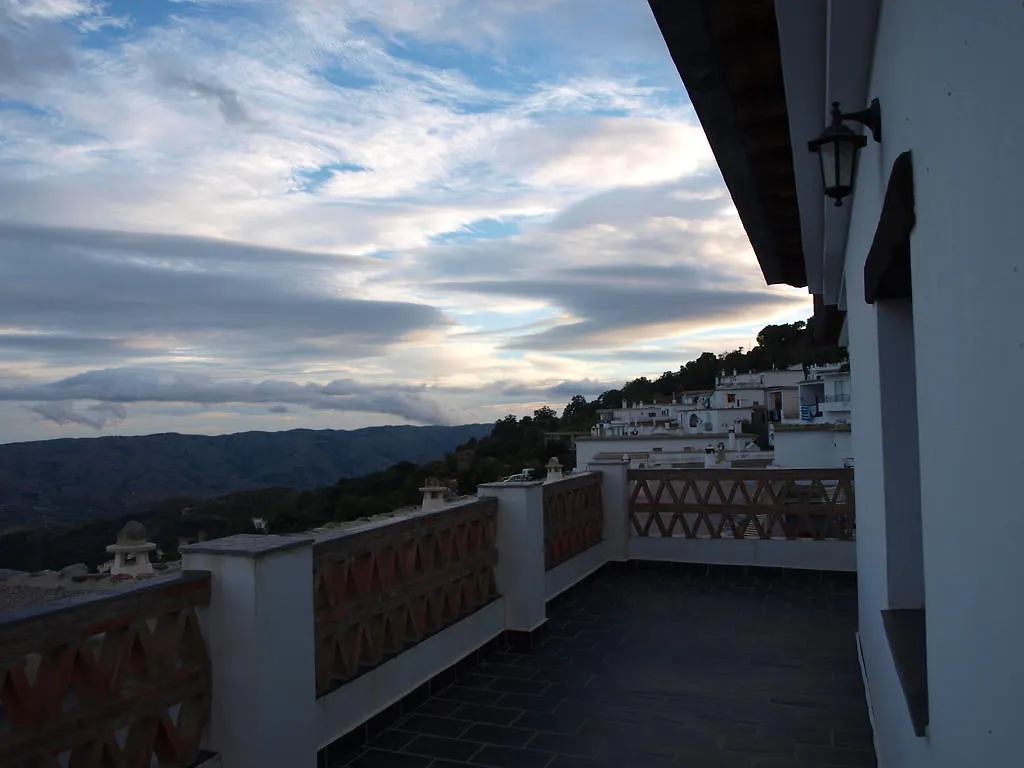 Gospodarstwo wiejskie Apartamentos El Mirador Bérchules Hiszpania
